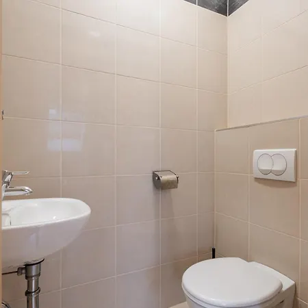 D16 - Gozsdu Garden - Location By Bqa Apartman